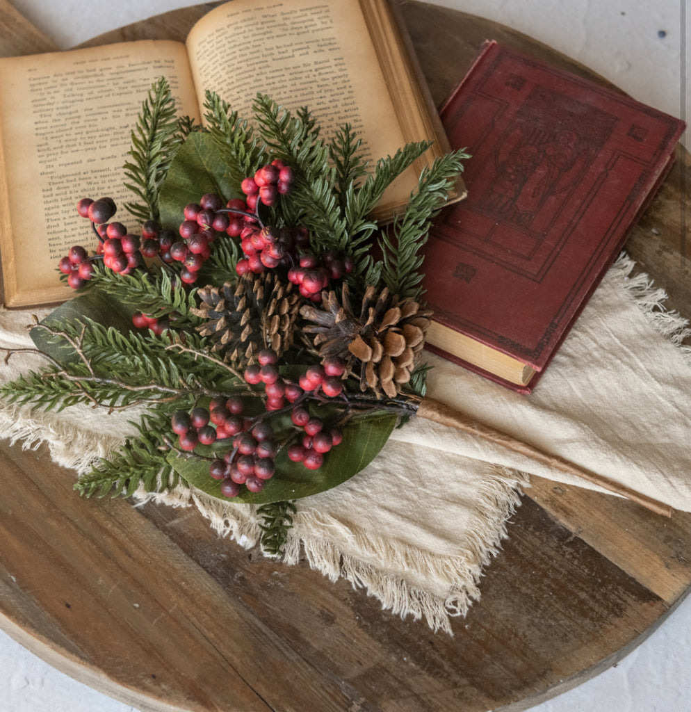 16” Cedar & Magnolia Leaf W/ Red Berry Pick