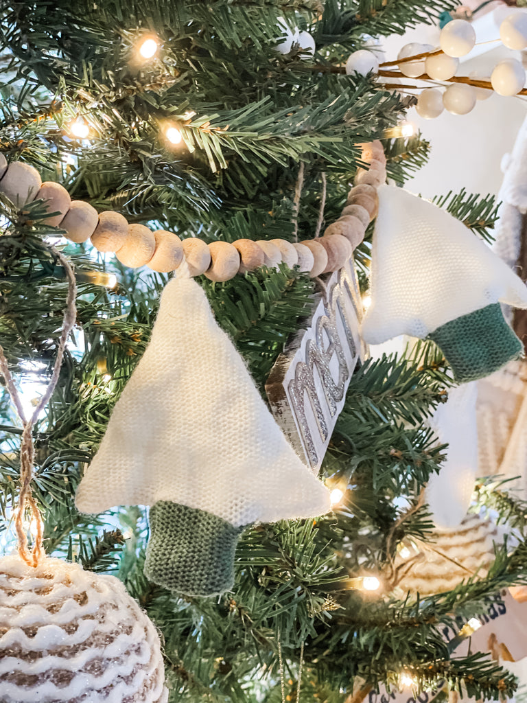 9’ Wooden Bead with Knit Tree Garland